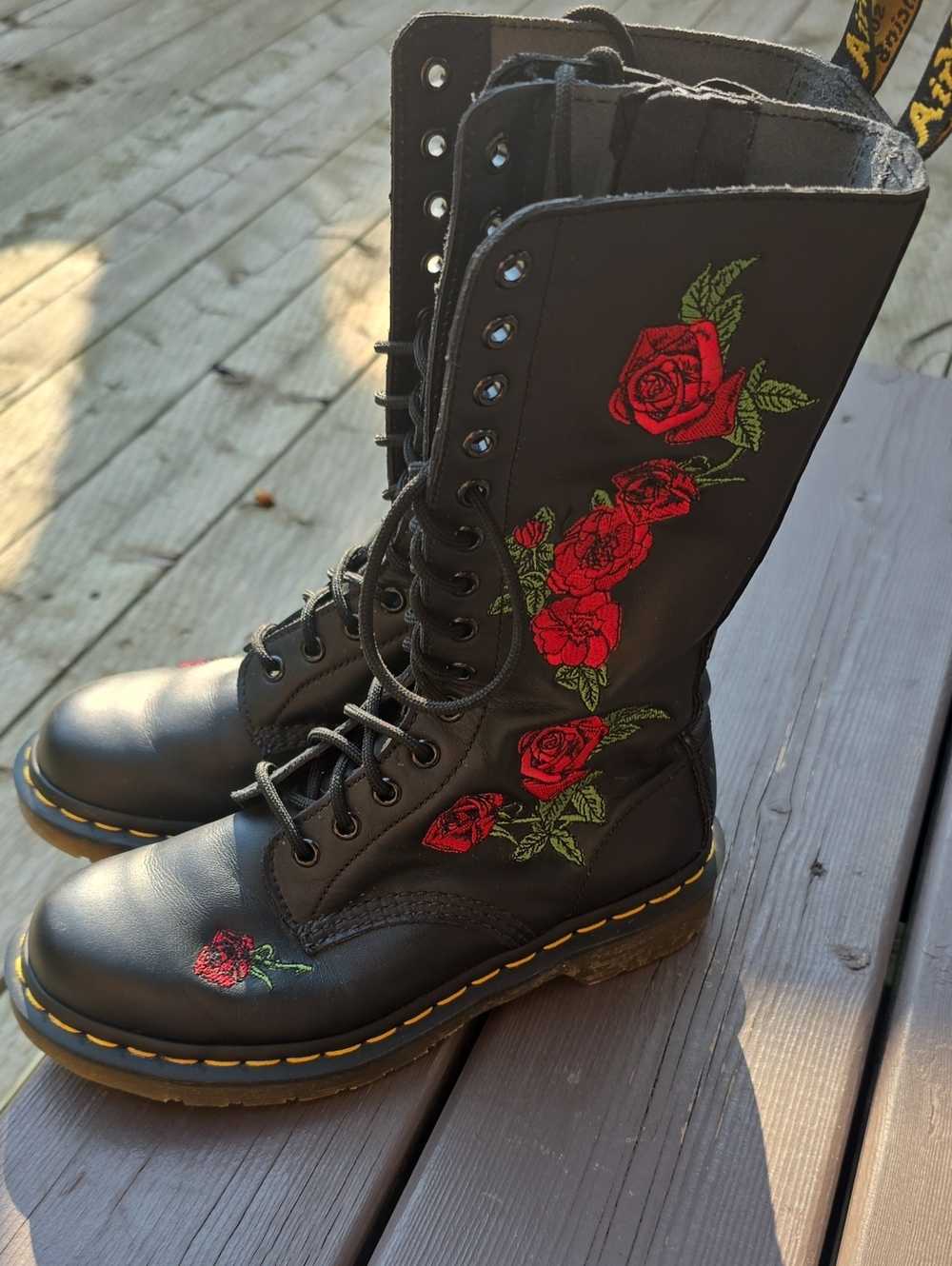 Dr. Martens Vonda 1460 Floral Rose Embroidery Leather Boots
